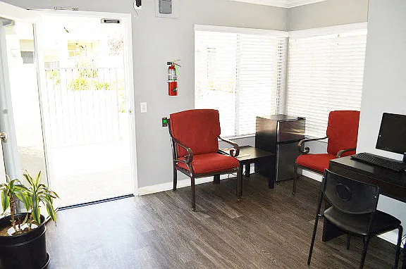 The Oaks Apartments — Photo 19
