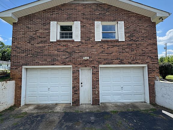 4th image of 503 Center Dr