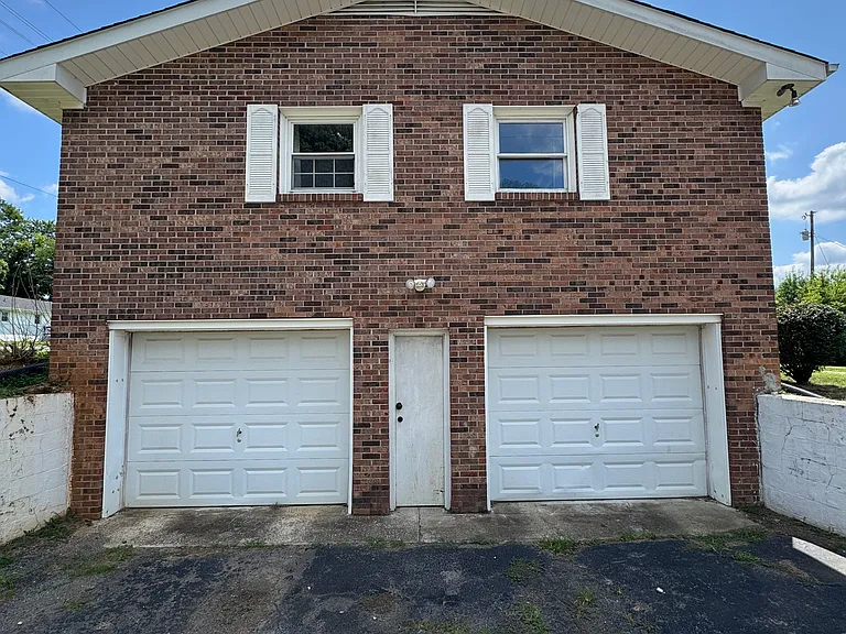 503 Center Dr — Photo 4