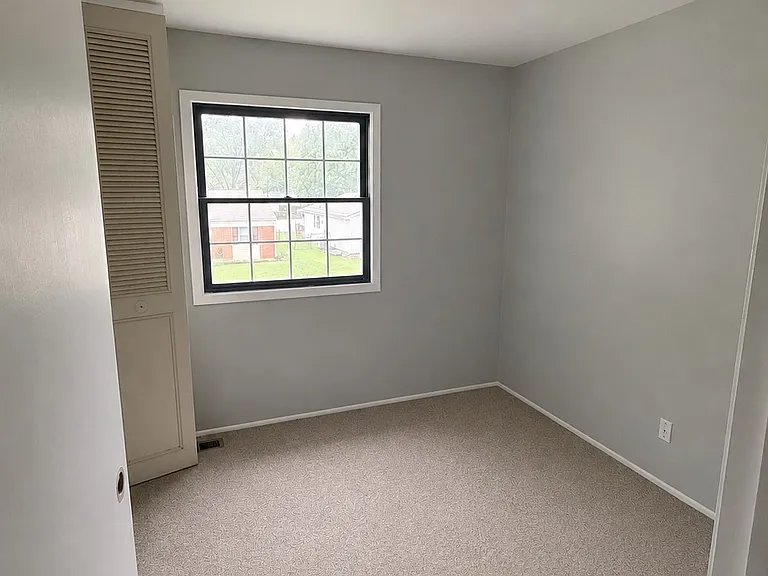 5015 Blackford Dr W — Photo 4