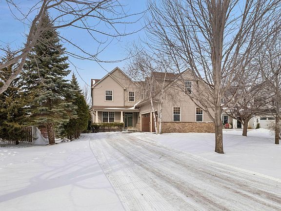 2nd image of 1120 Grove Cir