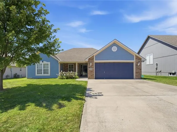 1604 SE Dalton Dr, Lees Summit, MO 64081