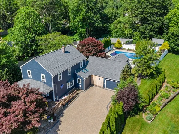 56 Francis Ave, Shrewsbury, MA 01545