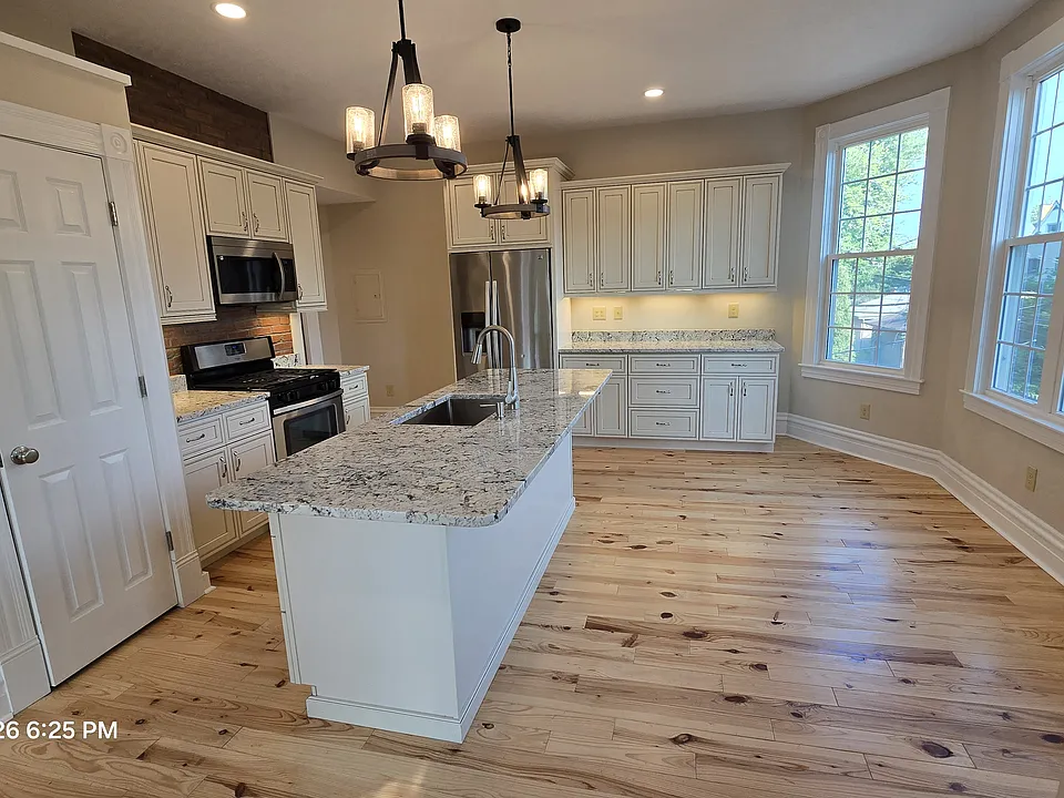 208 Center Ave #2