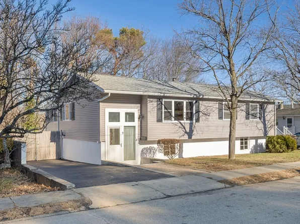 9 Joan Rd, Hyde Park, MA 02136