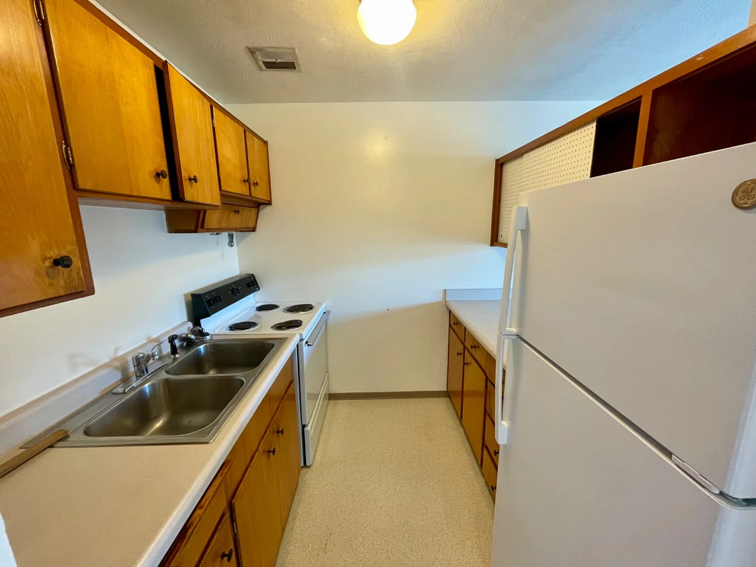 2760 Willamette St — Photo 2