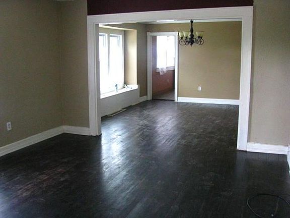 4th image of 2746 Wenzel Ave