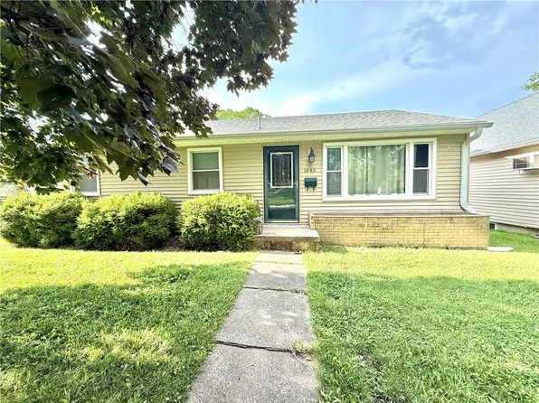 1303 E 3rd St, Maryville, MO 64468