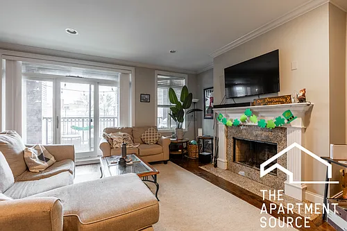 1136 W Diversey Pkwy Photo 1