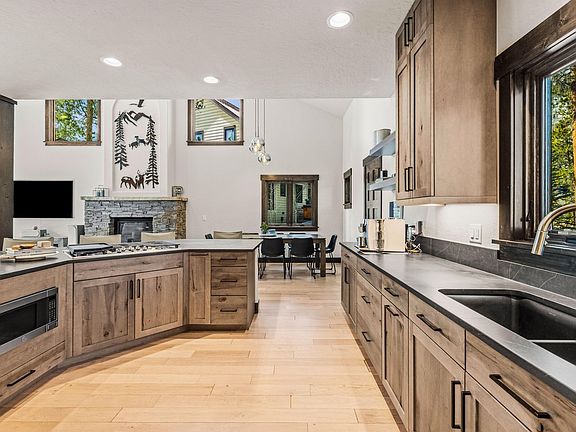 5th image of 147 Lupine Ln