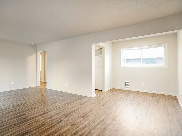 Willow Lake Apartments — Photo 13