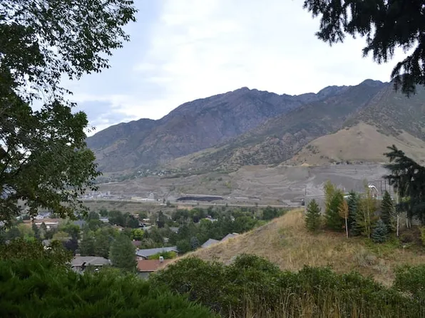 7425 S Magic View Cir, Cottonwood Heights, UT 84121