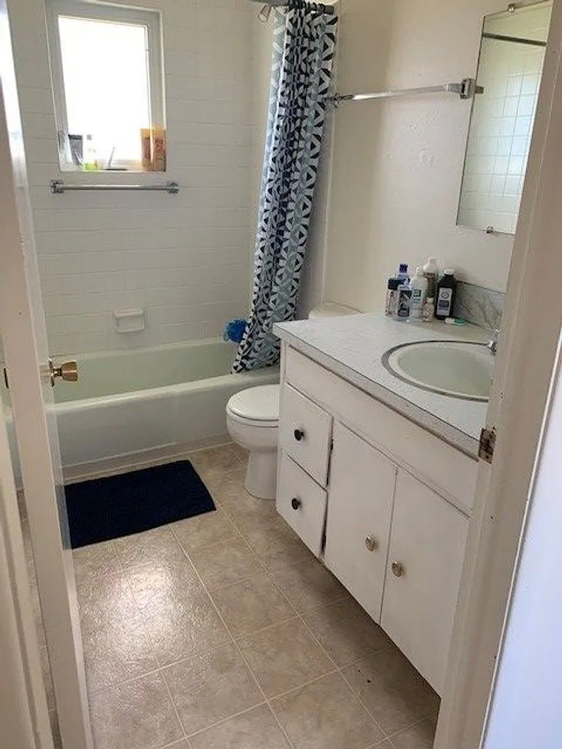 Joe's Four Plex — Photo 4