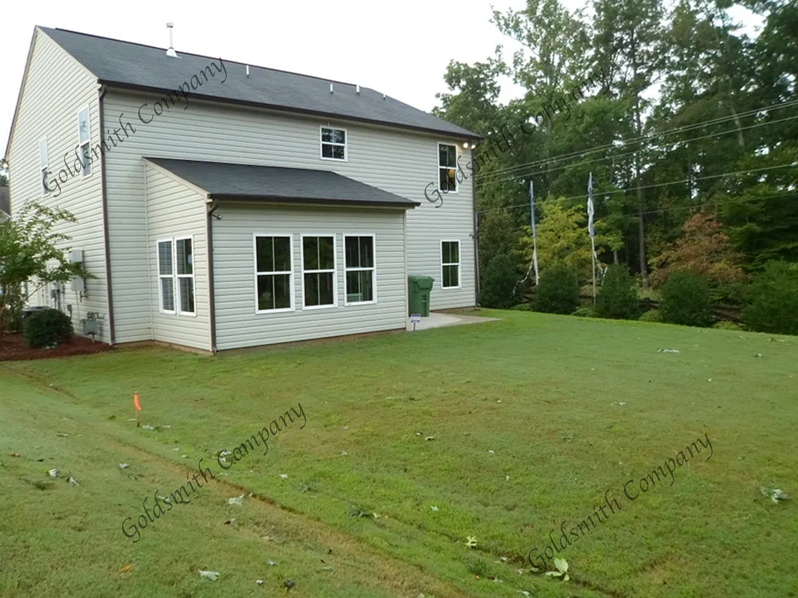 4 bed, 2.5 bath, 2389 sqft, $2,400 — Photo 2