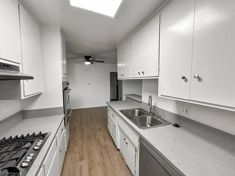 1246 Wellesley Ave #10 — Photo 7
