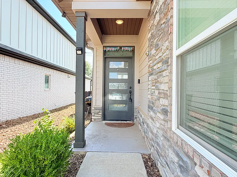 2310 SW Poppy St — Photo 3