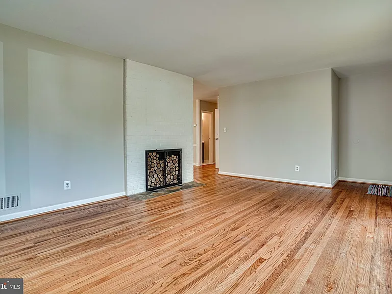 7430 Hastings St — Photo 9