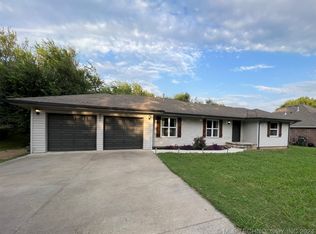 821 N 14th St, Collinsville, OK 74021
