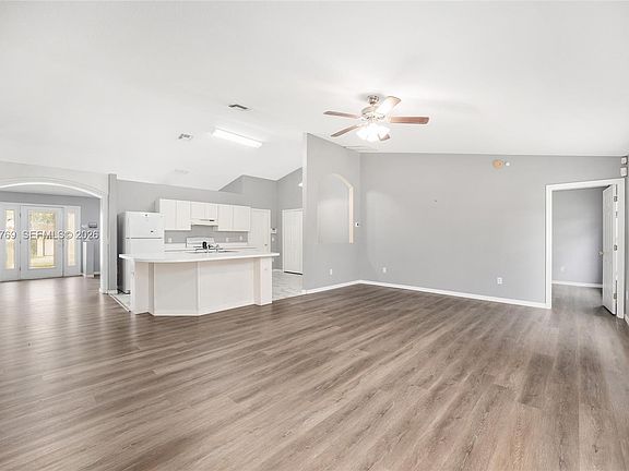 3rd image of 20 Pine Court Loop