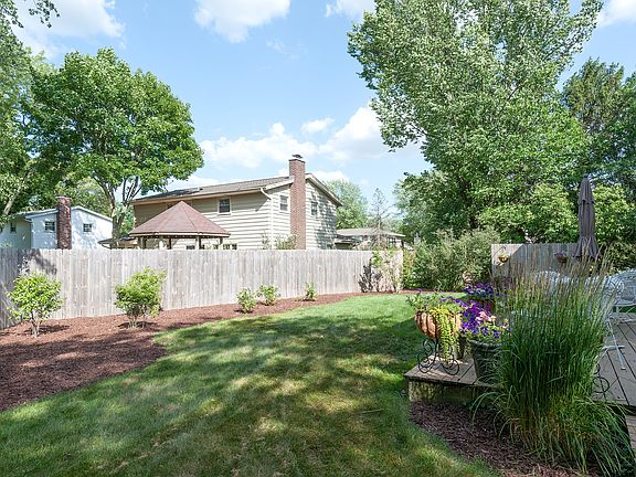 5th image of 569 Castlewood Ln