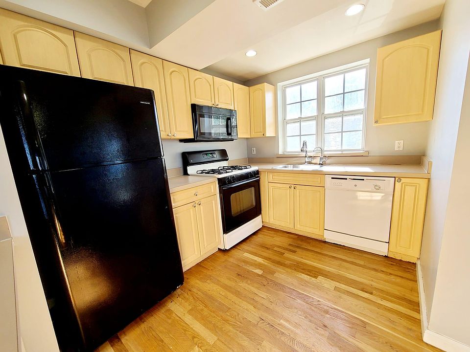 1st image of 50 Patricia Ln #412B