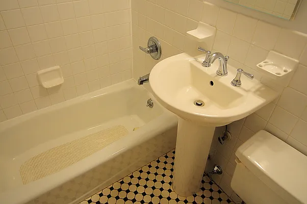 Rented by Metropolis Real Estate of Manhattan | media 27