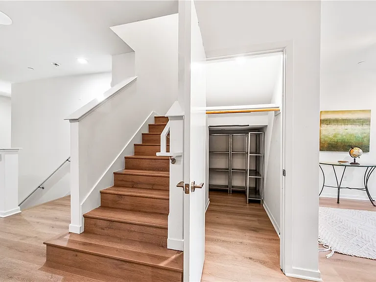 664 Colorado Cir — Photo 17
