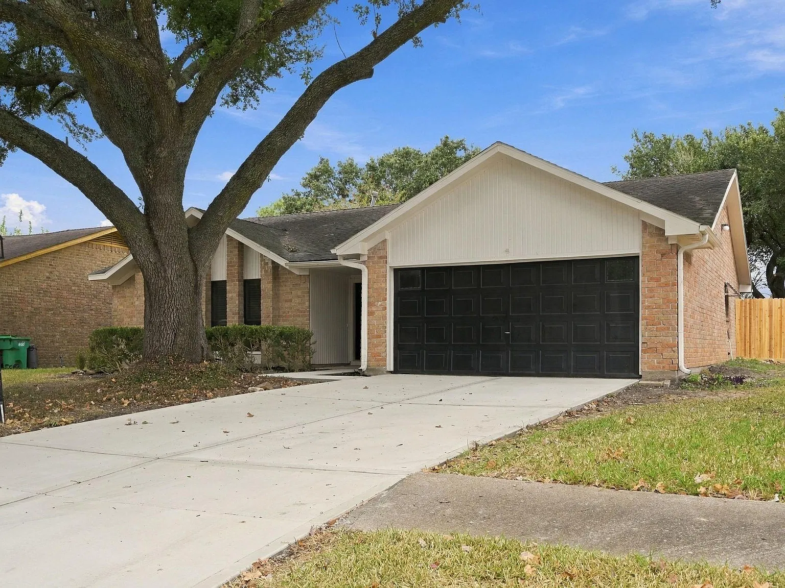 3 bed, 2.0 bath, 1702 sqft, $2,000 — Photo 2