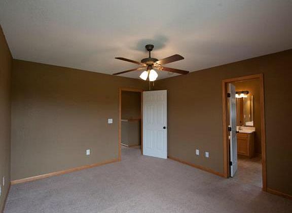 5th image of 318 NE Coldwater Creek Dr