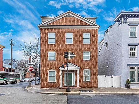 3rd image of 141 S Market St Unit 141