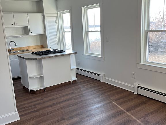 4th image of 180 Narragansett Ave