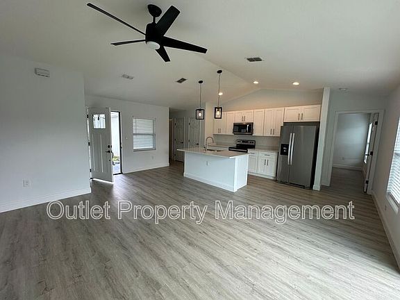 4th image of 790 W Gaucho Cir