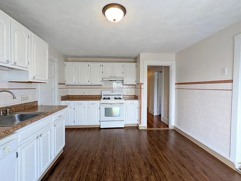 15 Hill St #3 — Photo 1