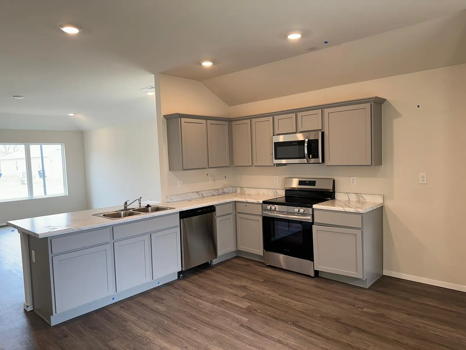 3 bed, 1426 sqft, $1,850 — Photo 2