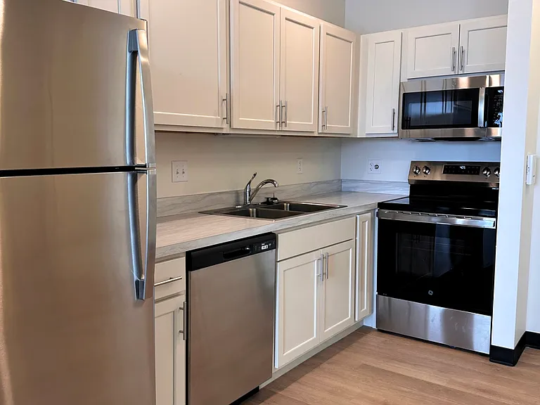 Brush Park Apartments — Photo 8