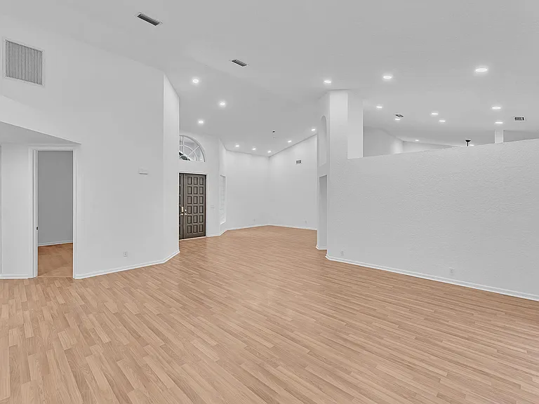 3420 Washington Ln — Photo 8