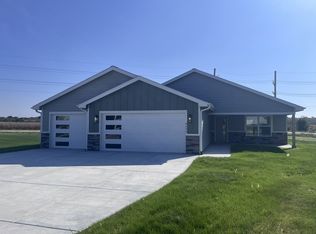 9172 Grammar Ct, Manhattan, KS 66502