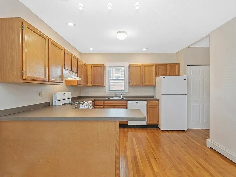 549 Main St #1 — Photo 9