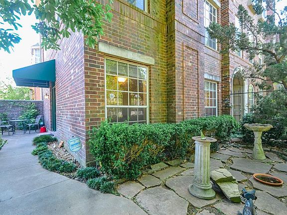 4th image of 1301 Hyde Park Blvd