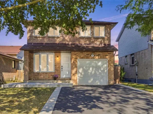 32 Twinoaks Cres, Hamilton, ON L8J 2E7