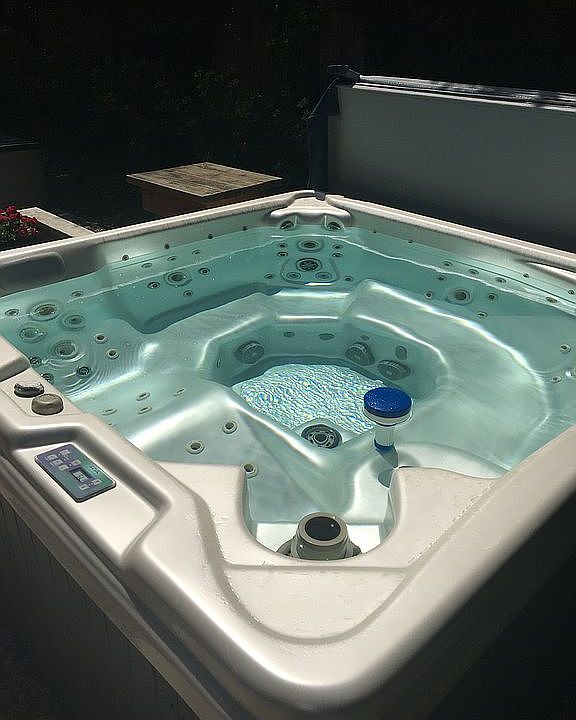 7 person spa