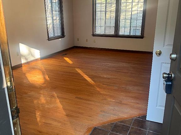 3rd image of 105 Columbus Pl APT 1