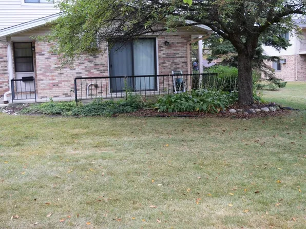 4452 S Greenridge Cir #4452, Greenfield, WI 53220