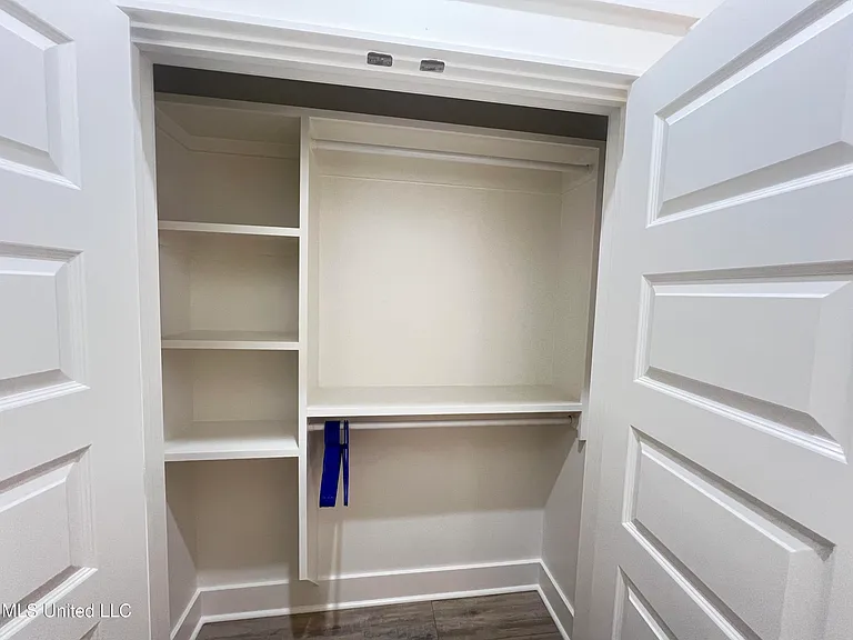 124 Court St — Photo 29