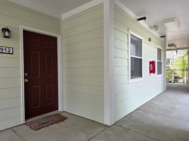 2360 SW Archer Rd #912 — Photo 3