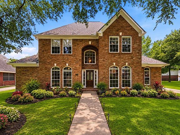 2nd image of 2216 Fairwater Park Dr