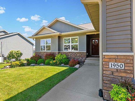 3rd image of 1950 Robin Dr