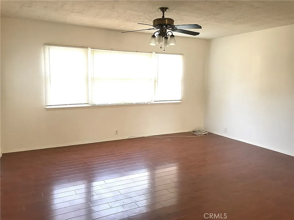 3 bed, 1122 sqft, $3,100 — Photo 3
