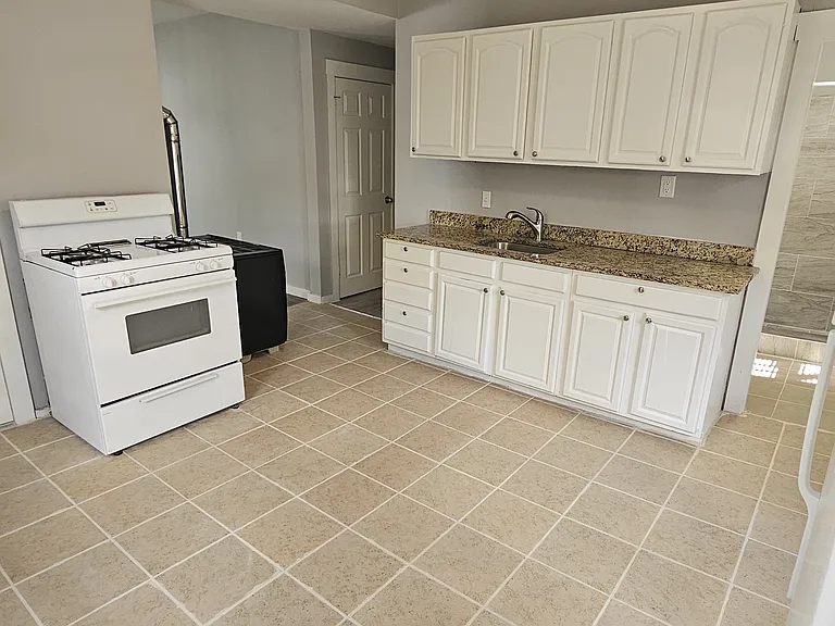 129 Green St — Photo 9
