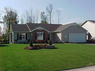 12 Ashview Dr, North Chili, NY 14514